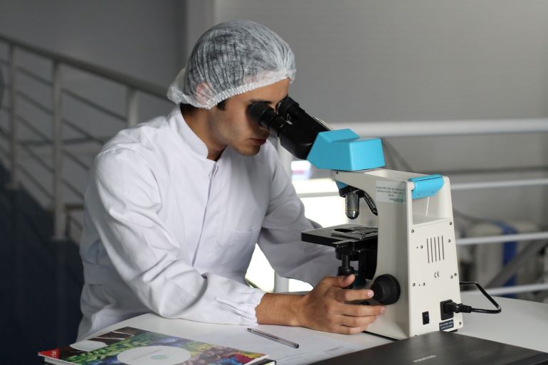 Dr using microscope